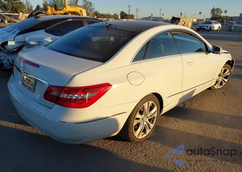 2010 Mercedes-Benz E 350 из США, поврежденный, VIN WDDKJ5GB0AF049939